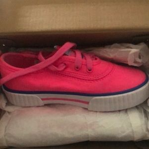 I’m selling kids shoes brand new